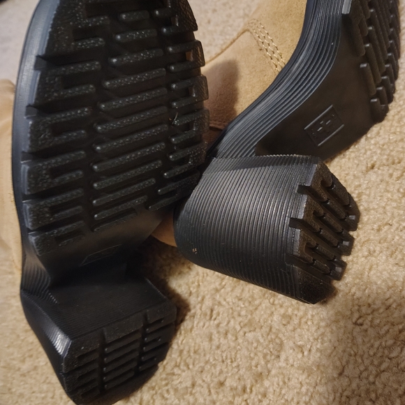 Dr Martens Tan Suede Women's Boots Slouchy Style - Picture 6 of 10